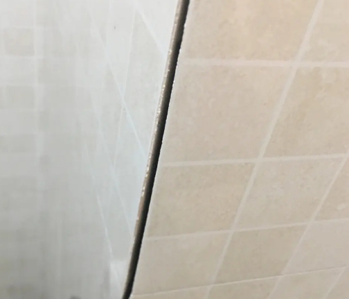 朝天瓷砖空鼓维修公司分享阳台瓷砖脱落的修复过程可以分为以下几个步骤