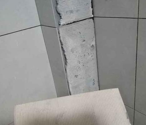 朝天瓷砖空鼓维修公司分享下厨房瓷砖脱落的补救措施。